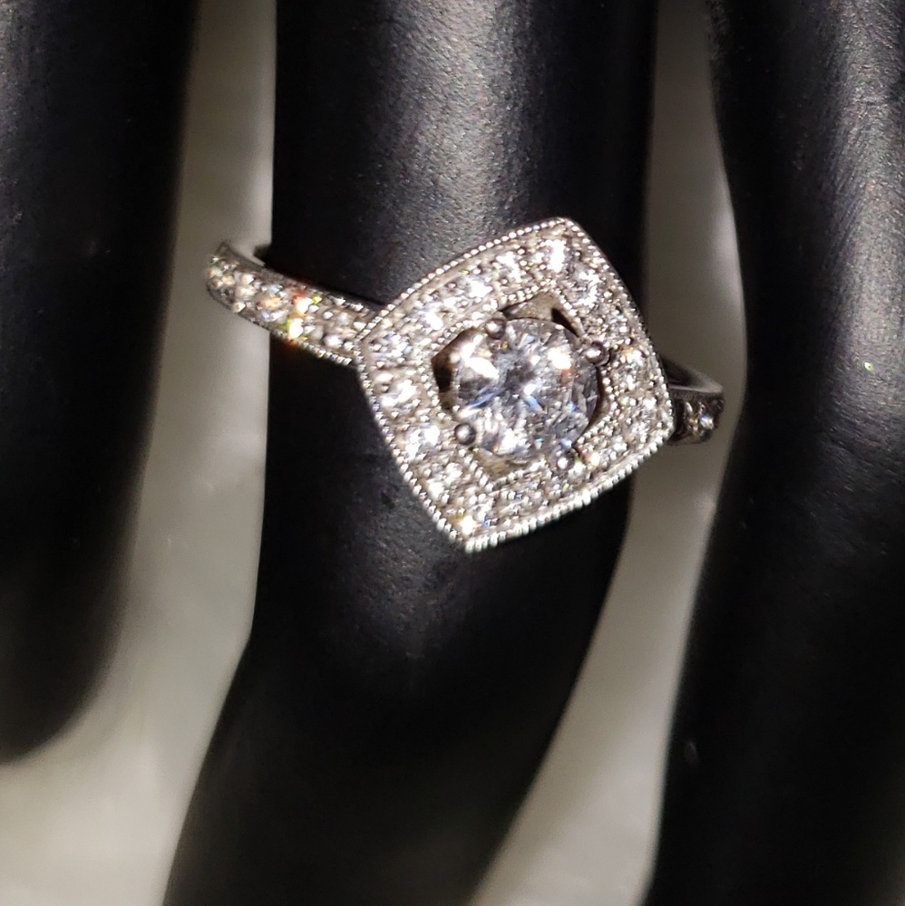 SOLD!-Beautiful Vintage Cubic Zirconia 925 Ring - Picture 2 of 7